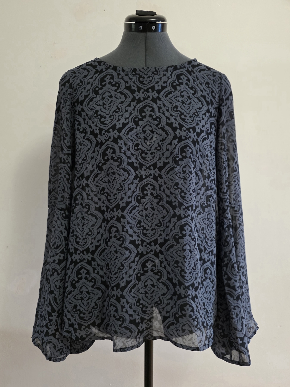 Mimi Chica Black Blue-Gray Tile Print Chiffon Dramatic Bell Sleeve Blouse Large